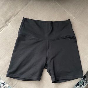 Aerie “move” bike shorts black